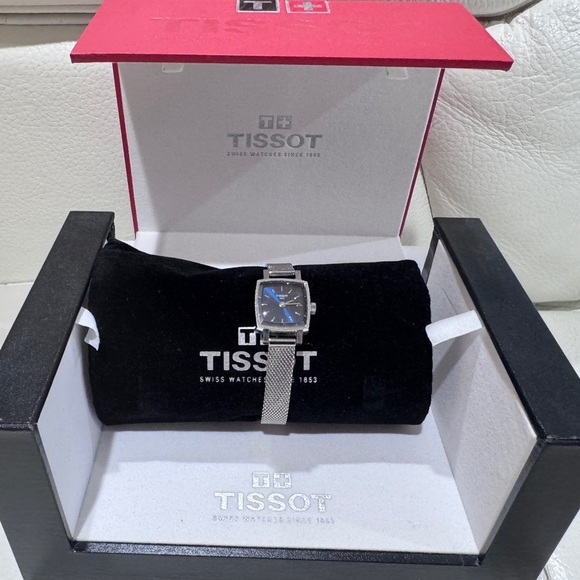 Women's Swiss T-Lady Lovely Stainless Steel Mesh Bracelet Watch 20mm - Picture 1 of 11